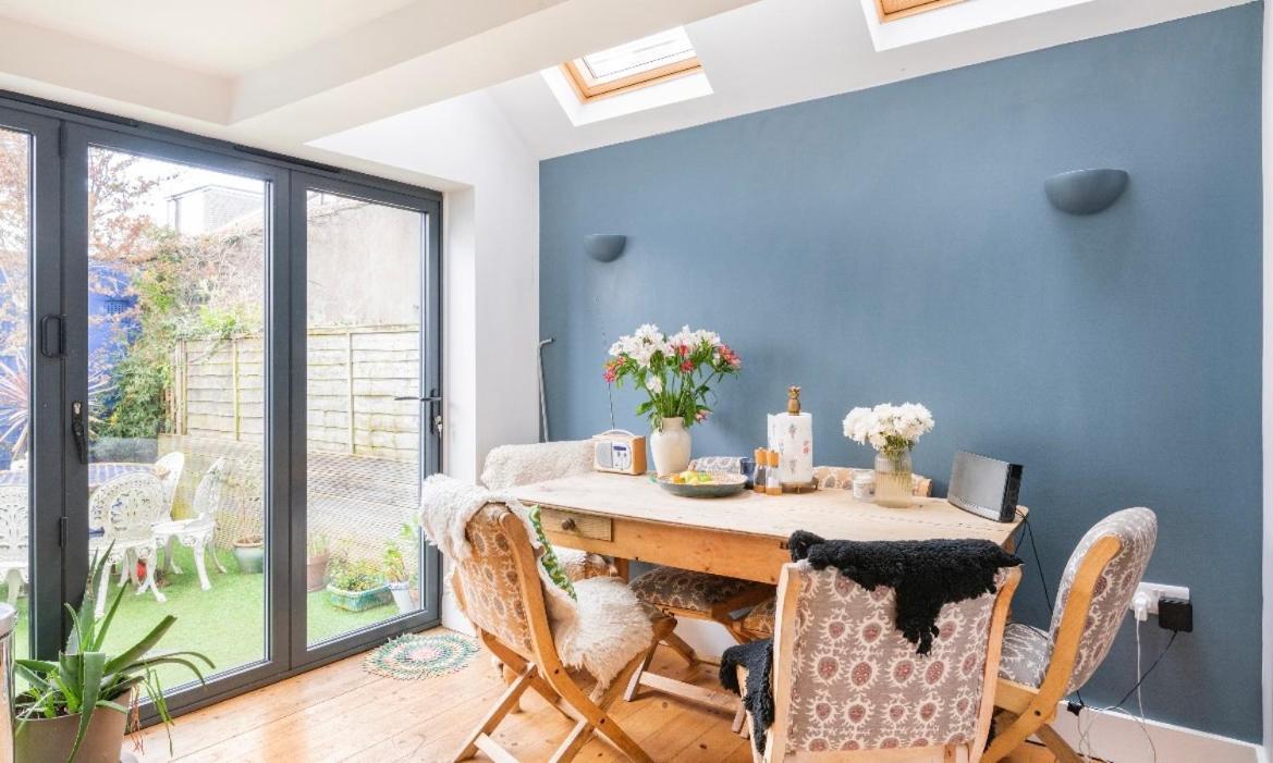 Ferienhaus Three Bedroomed Victorian Family House, Garden *