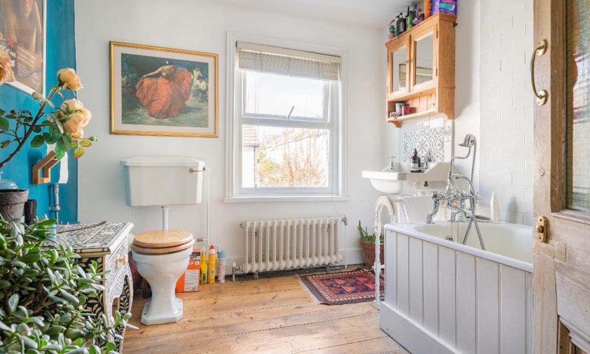 Дом отдыха Three Bedroomed Victorian Family House, Garden Брайтонн
