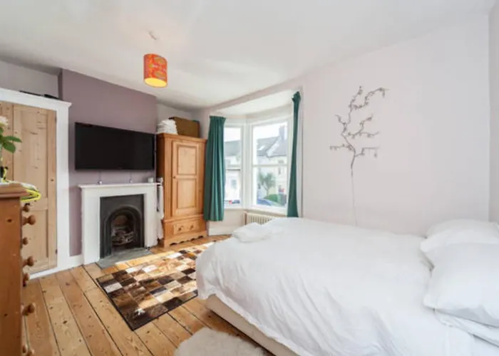 Three Bedroomed Victorian Family House, Garden